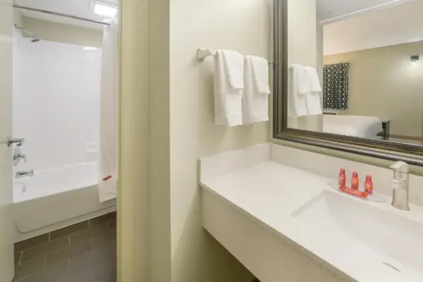 SureStay Hotel by Best Western Columbus Downtown 10